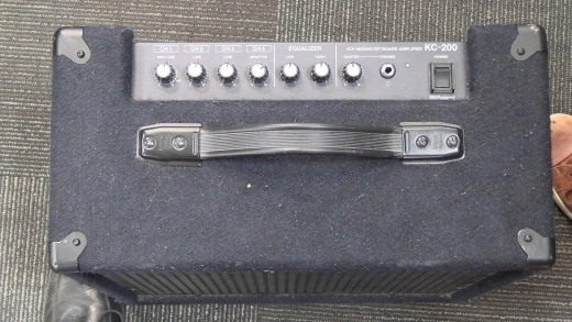 Roland - KC-200 2